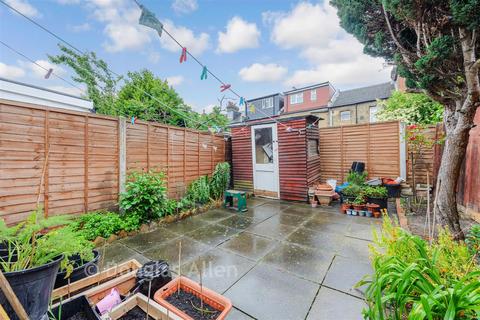 3 bedroom terraced house for sale, Michigan Avenue, London E12