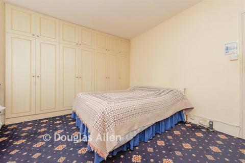3 bedroom terraced house for sale, Michigan Avenue, London E12