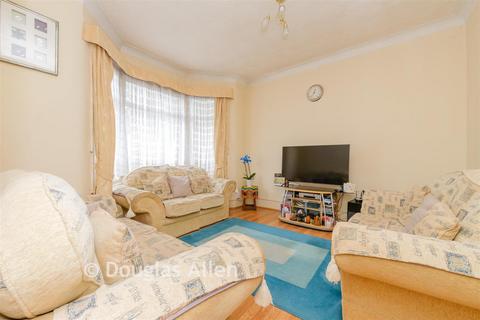 3 bedroom terraced house for sale, Michigan Avenue, London E12