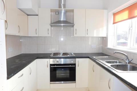 3 bedroom end of terrace house to rent, Melbourne Street, Manchester