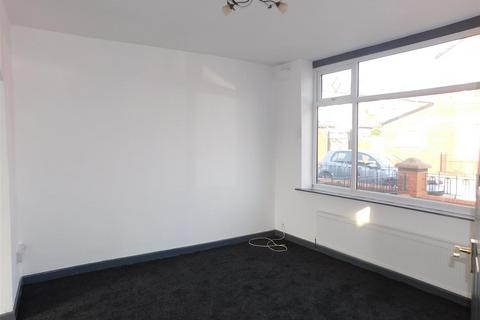 3 bedroom end of terrace house to rent, Melbourne Street, Manchester