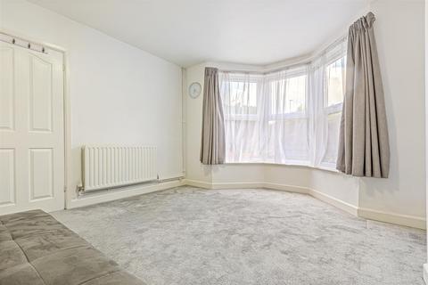 3 bedroom semi-detached house for sale, Oakfield Road, Leicester