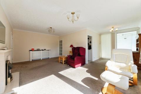 2 bedroom flat for sale, Chelmscote Road, Solihull, West Midlands, B92