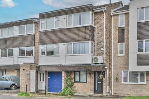 Regency Court, Brentwood