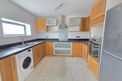 3 bedroom apartment for sale, St Christophers Court, Marina, Swansea