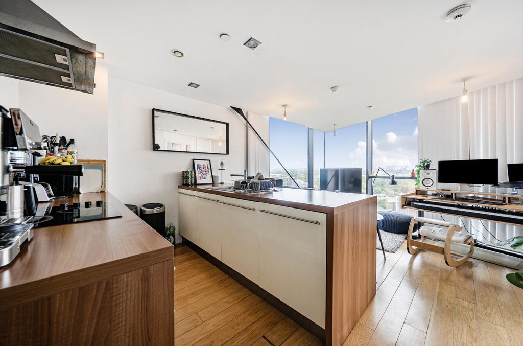 Apartment in Manchester, Miles Platting, Greater Manchester - View 5