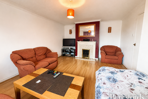 2 bedroom maisonette to rent, Suffolk Close, Colchester, CO4