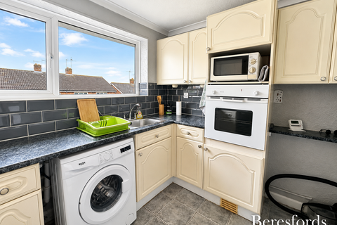 2 bedroom maisonette to rent, Suffolk Close, Colchester, CO4