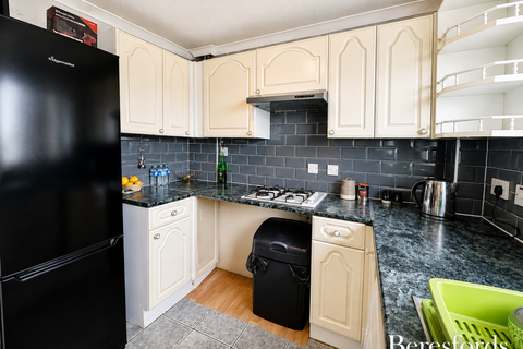2 bedroom maisonette to rent, Suffolk Close, Colchester, CO4