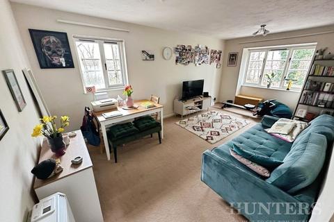 1 bedroom flat for sale, Rossignol Gardens, Carshalton, SM5 2ED