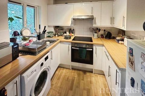 1 bedroom flat for sale, Rossignol Gardens, Carshalton, SM5 2ED