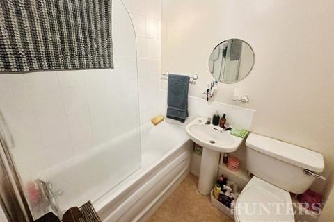 1 bedroom flat for sale, Rossignol Gardens, Carshalton, SM5 2ED