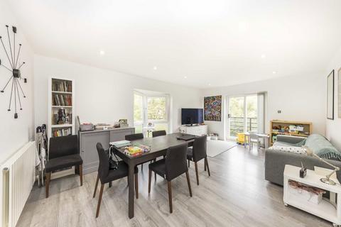 2 bedroom flat to rent, Plough Way, London SE16