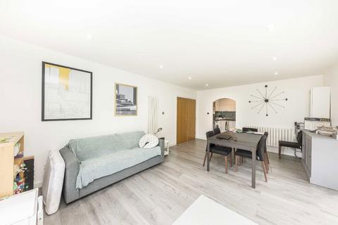 2 bedroom flat to rent, Plough Way, London SE16