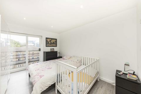 2 bedroom flat to rent, Plough Way, London SE16