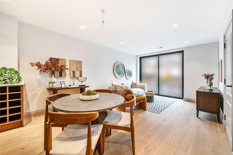 Lynwood Close, London, E18