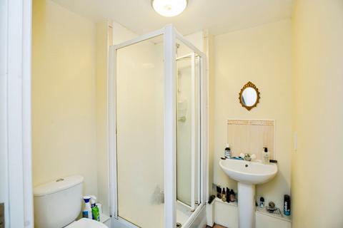 2 bedroom flat for sale, Albert Promenade, Halifax, West Yorkshire, HX3