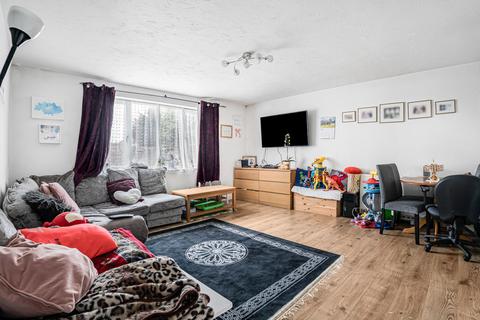 2 bedroom apartment for sale, Seymour Way, Sunbury-on-Thames, Surrey, TW16