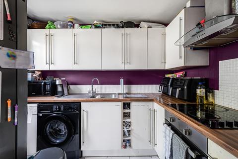 2 bedroom apartment for sale, Seymour Way, Sunbury-on-Thames, Surrey, TW16