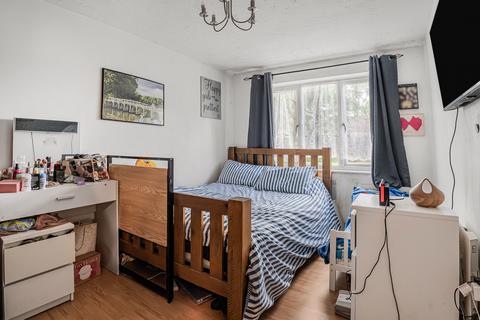 2 bedroom apartment for sale, Seymour Way, Sunbury-on-Thames, Surrey, TW16