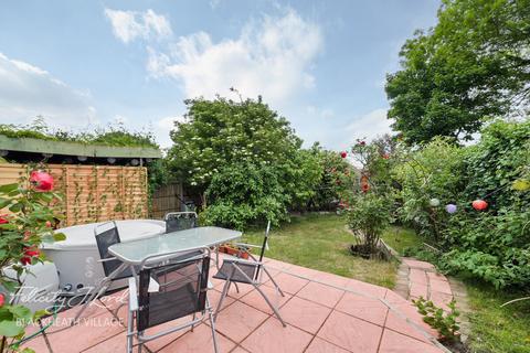 4 bedroom semi-detached house for sale, Pragnell Road, London SE12