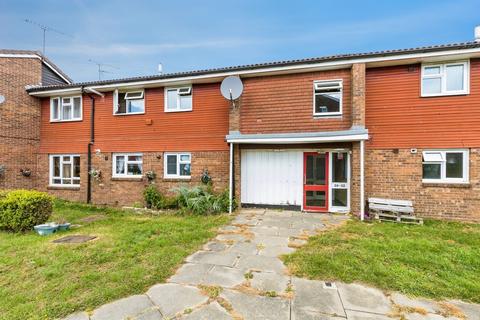 2 bedroom flat for sale, Britten Close, Crawley