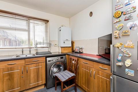 2 bedroom flat for sale, Britten Close, Crawley