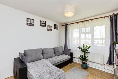 2 bedroom flat for sale, Britten Close, Crawley