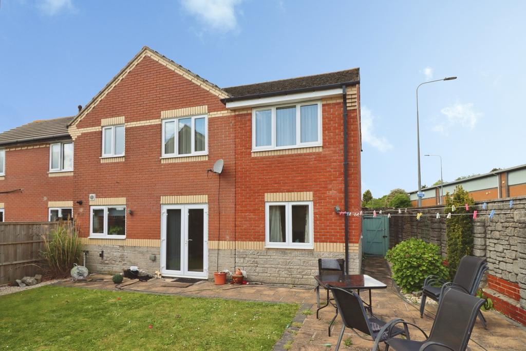 3 bedroom semi-detached house for sale
