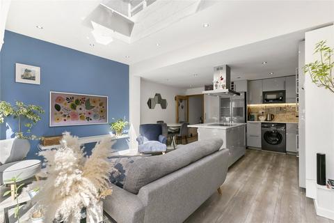 3 bedroom house for sale, Halston Close, SW11