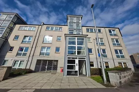 3 bedroom flat for sale