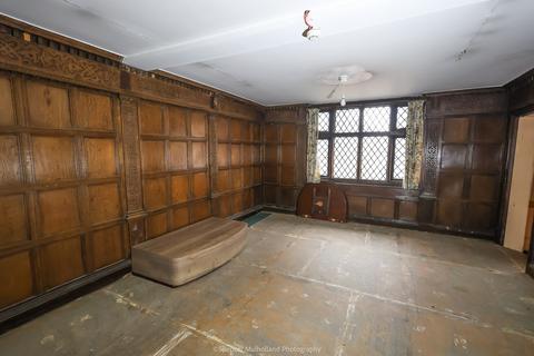 Retail property (high street) to rent, 8 Queen St Salisbury SP1 1EY