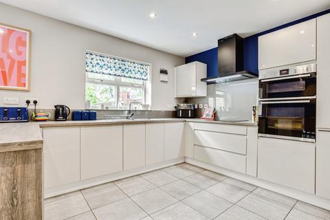 5 bedroom detached house for sale, Lancaster Avenue, Wakefield