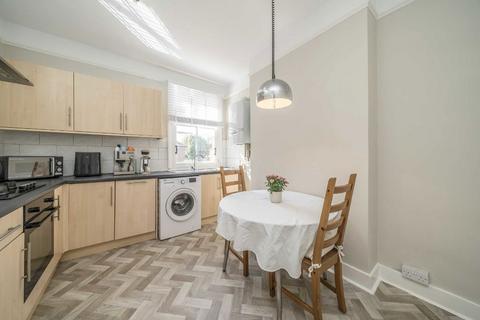 2 bedroom flat for sale, Clifden Road, Brentford TW8