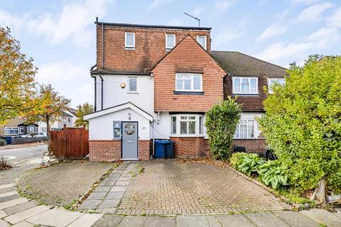 4 bedroom semi-detached house to rent, Bennett's avenue, Greenford UB6