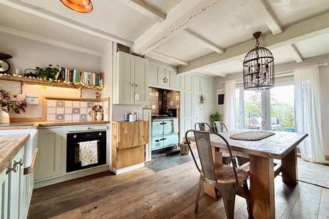 4 bedroom farm house for sale, Pit Lane, Bradford BD13