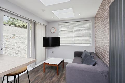 6 bedroom end of terrace house for sale, Whitley Road, Eastbourne