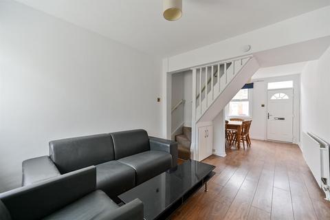 2 bedroom terraced house to rent, Blenheim Gardens, Reading, RG1