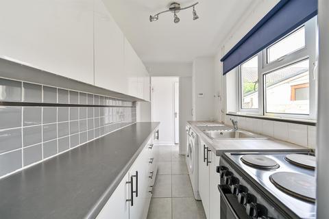 2 bedroom terraced house to rent, Blenheim Gardens, Reading, RG1