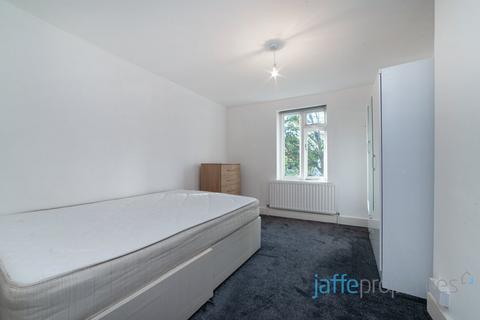 3 bedroom apartment to rent, Gladys Road, London, NW6