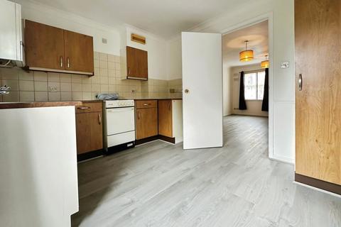 2 bedroom end of terrace house to rent, Frogmore Close, Slough