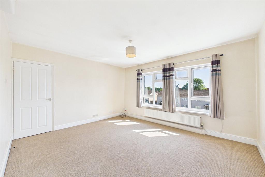 Average Rent Tilehurst The Meadway, Tilehurst, Reading... 2 bed apartment to rent - £1,250 pcm ...