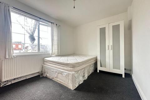 undefined, Pear Tree Avenue, Yiewsley UB7