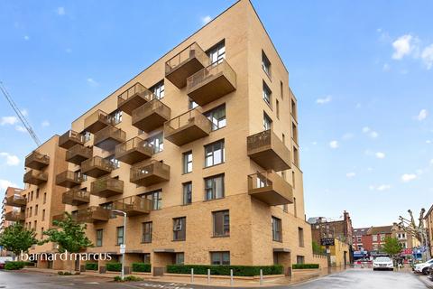 3 bedroom ground floor flat for sale, Sorrel Mead, London