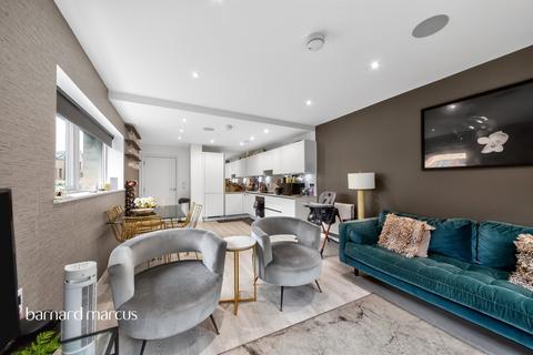 3 bedroom ground floor flat for sale, Sorrel Mead, London