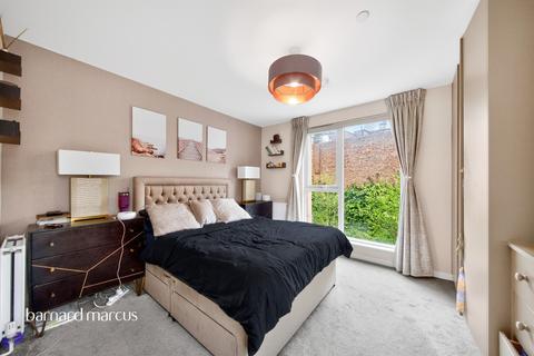 3 bedroom ground floor flat for sale, Sorrel Mead, London