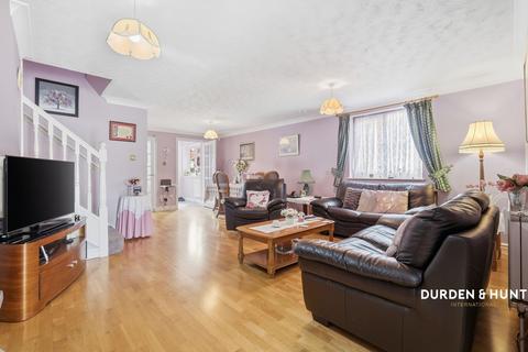 4 bedroom semi-detached house for sale, Godwin Close, Chingford, E4