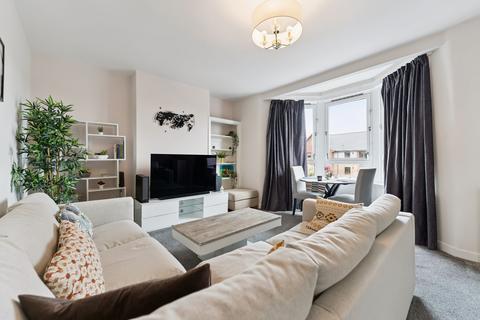 2 bedroom flat for sale, Dumbarton Road, Flat 2/1, Scotstoun, Glasgow, G14 9XG