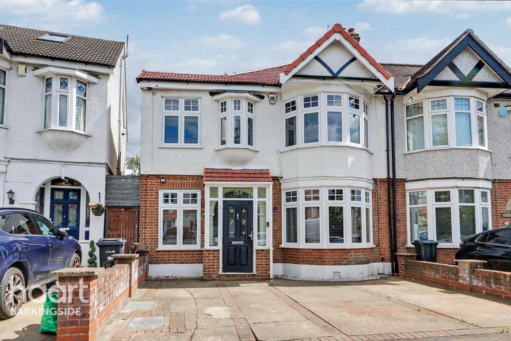 Detached house exterior, driveway