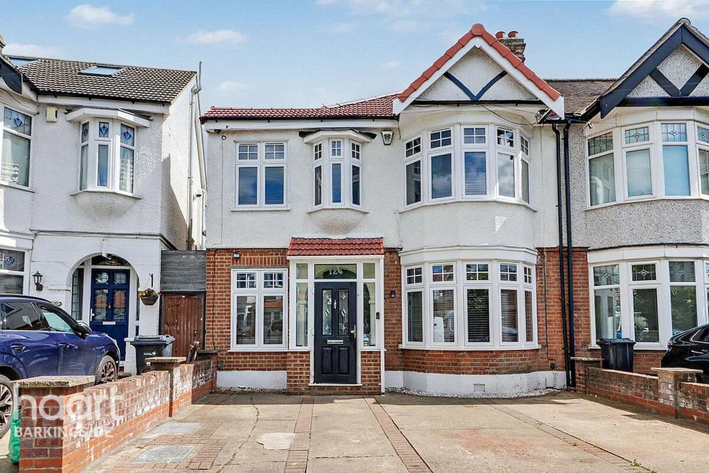 Detached house exterior, driveway
